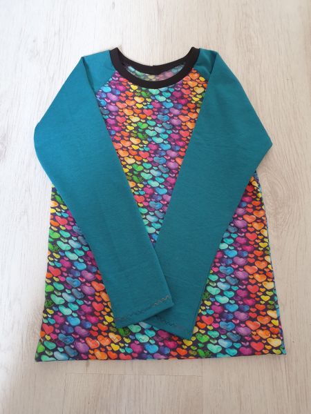 Raglan shirt with rainbow colors