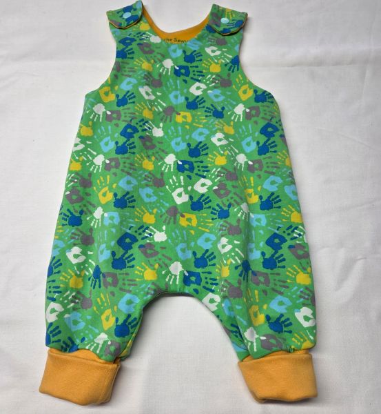 Krille green hands 3mo